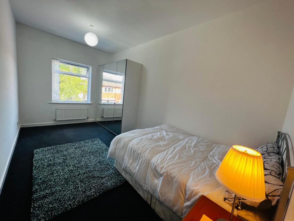 Liberty Inn Room With Sharing Toilet And Kitchen ลิเวอร์พูล ภายนอก รูปภาพ