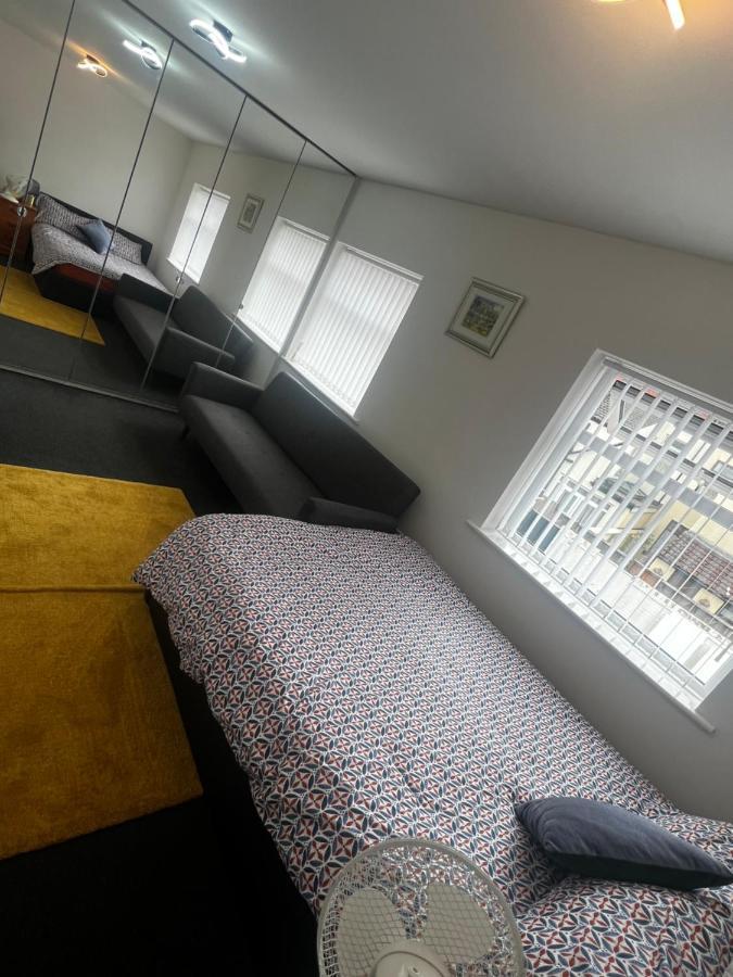 Liberty Inn Room With Sharing Toilet And Kitchen ลิเวอร์พูล ภายนอก รูปภาพ