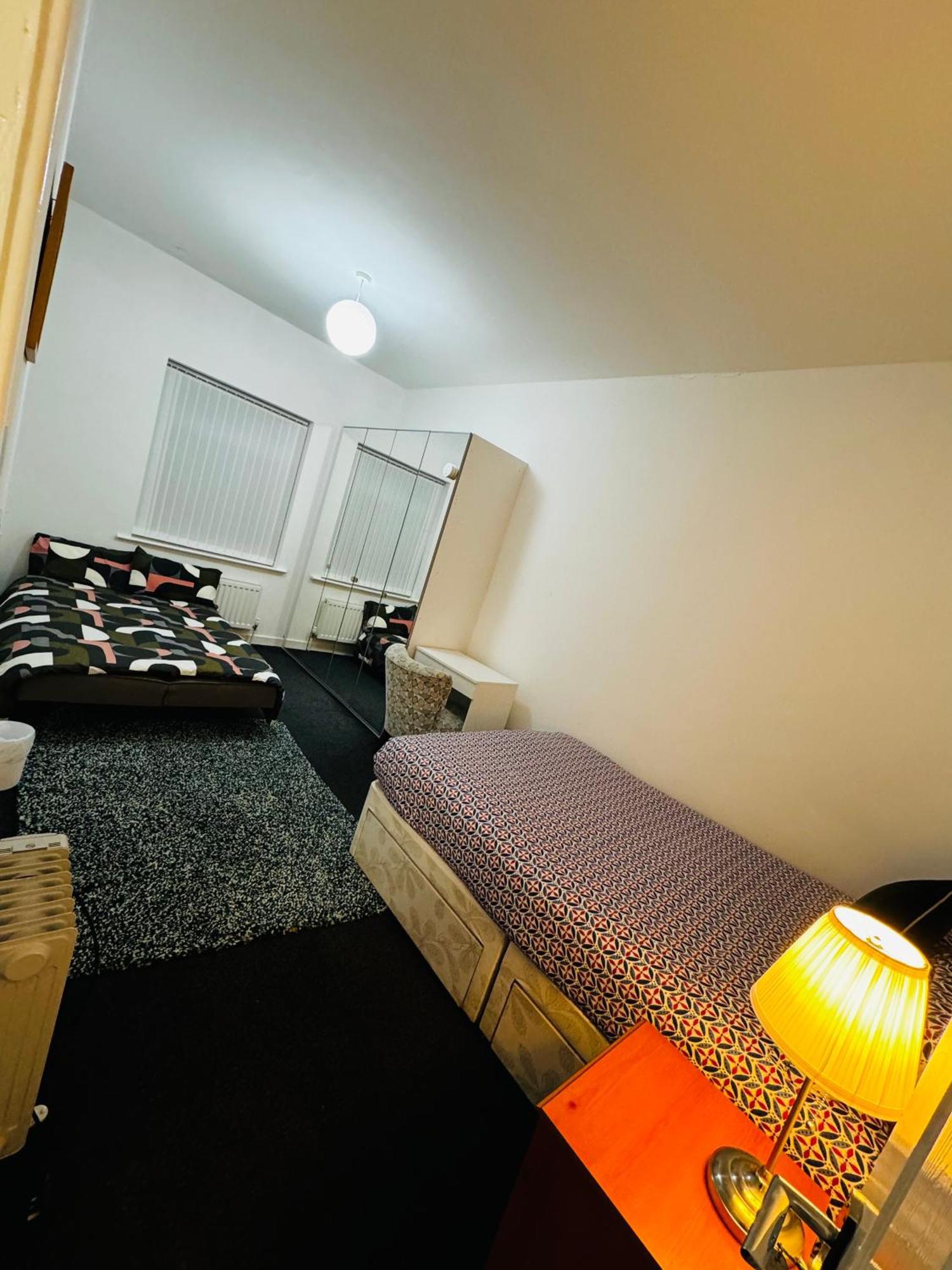 Liberty Inn Room With Sharing Toilet And Kitchen ลิเวอร์พูล ภายนอก รูปภาพ